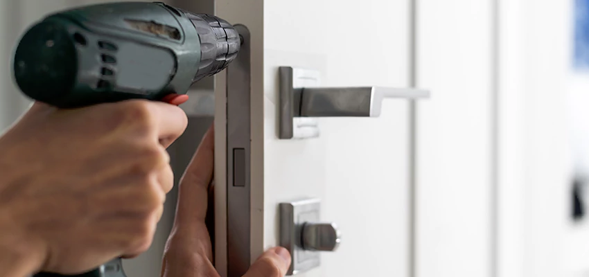 Locksmith For Lock Replacement Near Me in North Miami, FL