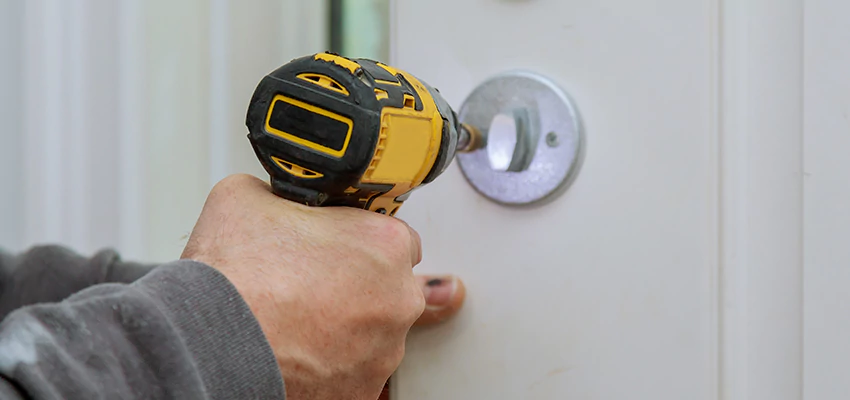 Street Locksmith For Smart Lock Repair in North Miami, FL